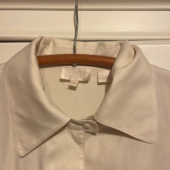 Soft Surroundings White Silk Button Down Front‎ Long Sleeve Woman’s Top - Picture 2 of 8